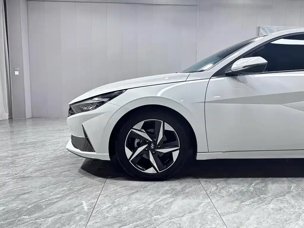 Hyundai Elantra — фото 3