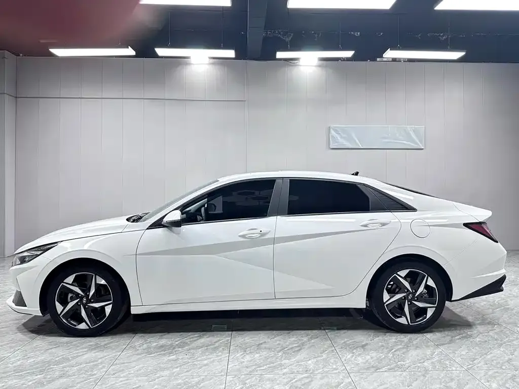 Hyundai Elantra — фото 6