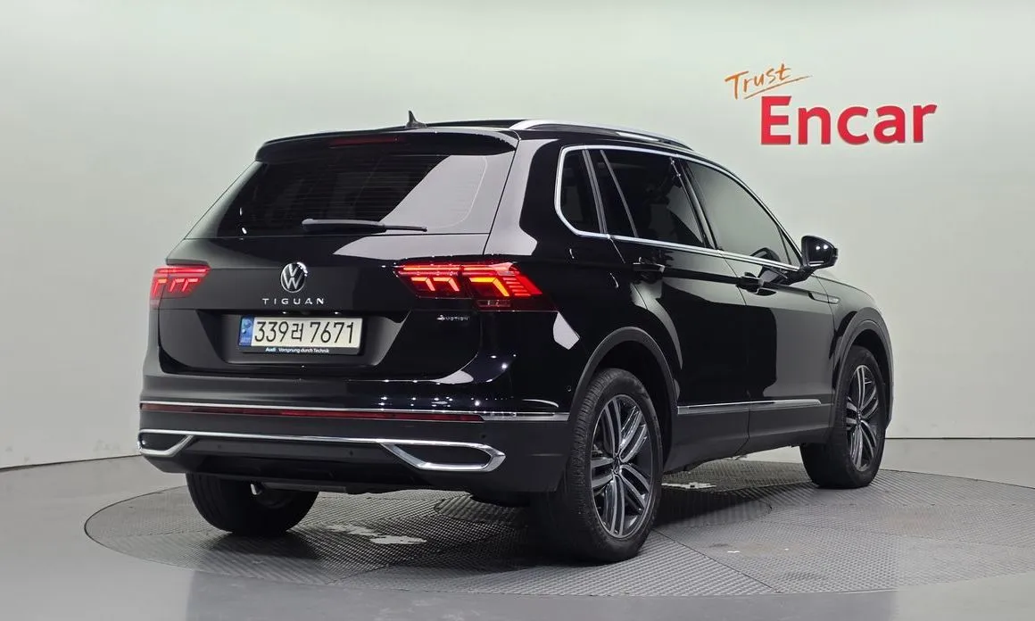 Volkswagen Tiguan — фото 9