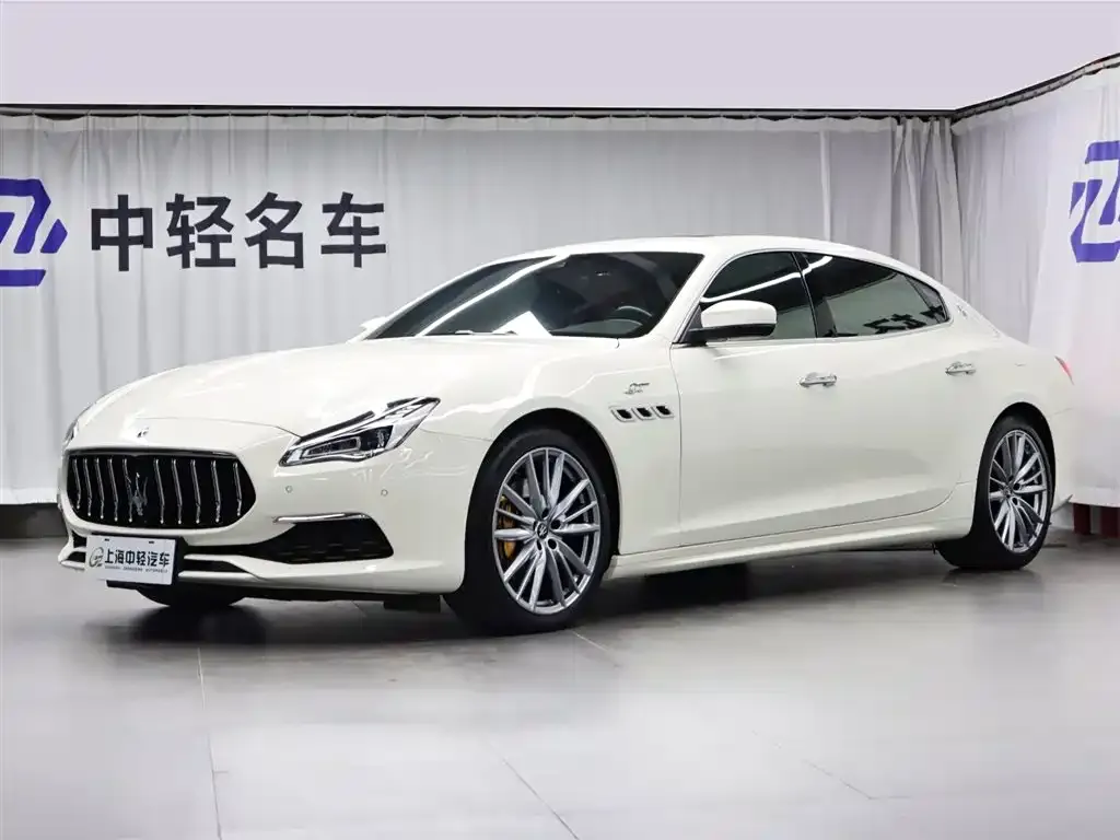 Maserati Quattroporte — фото 1