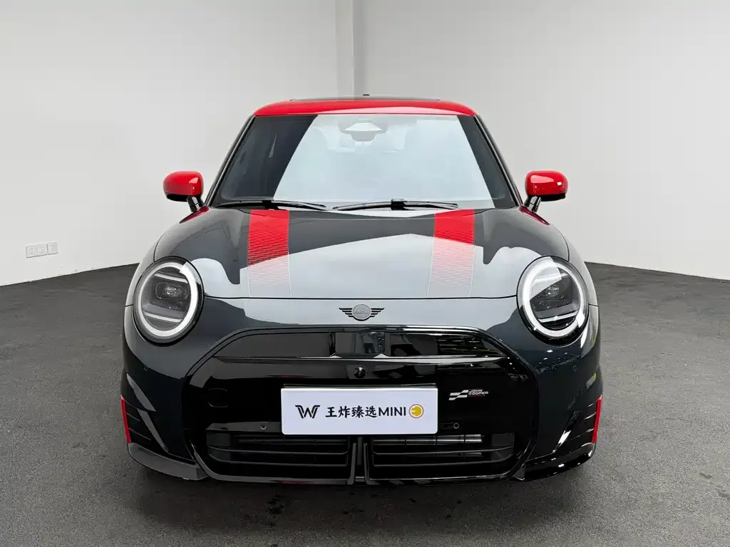 MINI JCW Electric — фото 10