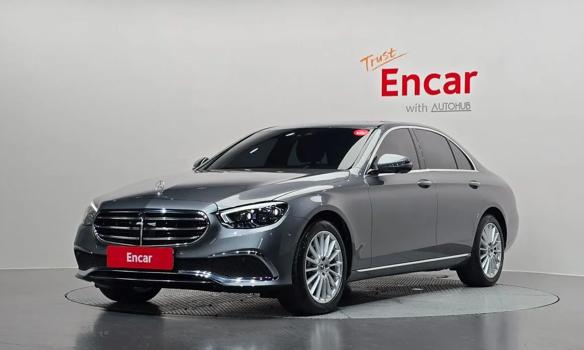 Mercedes-Benz E-Class — фото 1