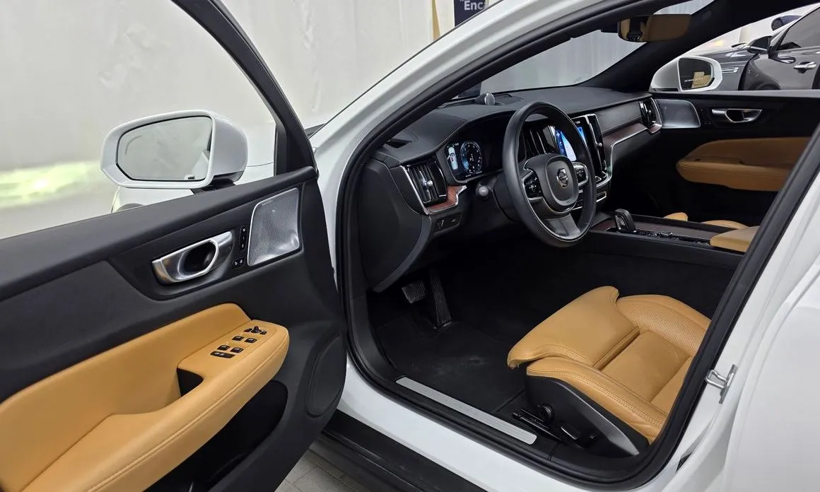Volvo V60 2021 из KR, фото 8