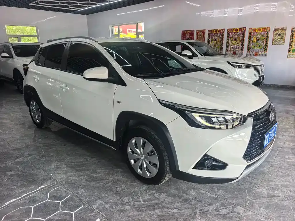 Toyota Yaris L — фото 10
