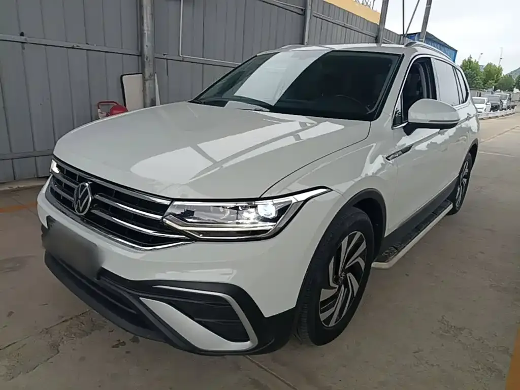 Volkswagen Tiguan L — фото 8