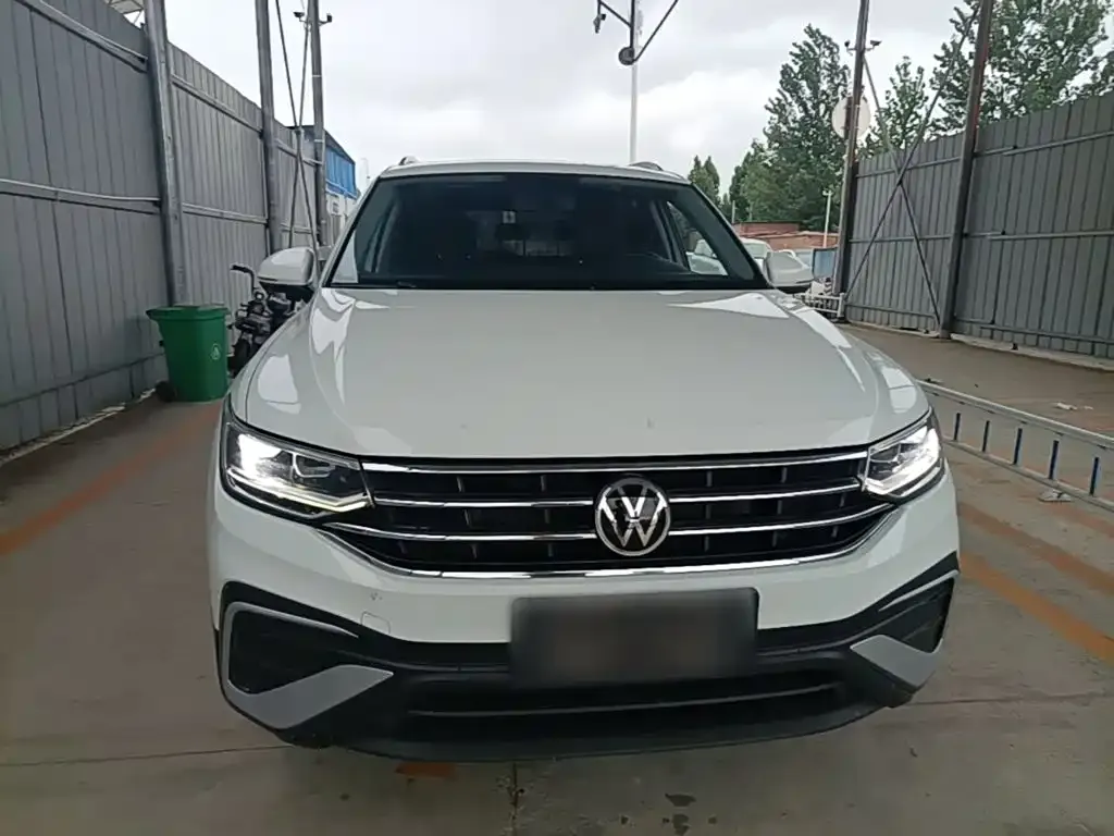 Volkswagen Tiguan L — фото 9
