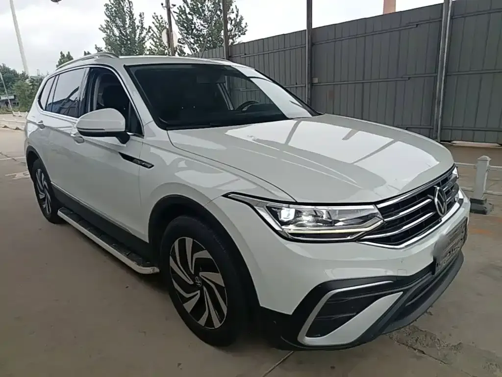 Volkswagen Tiguan L — фото 10