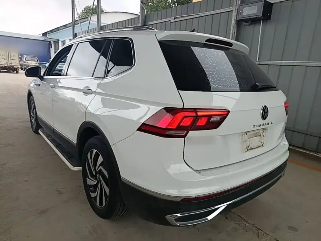 Volkswagen Tiguan L — фото 5