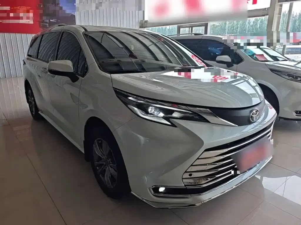 Toyota Sienna — фото 7