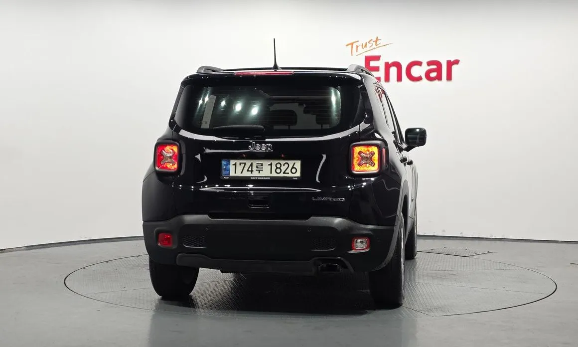Jeep Renegade — фото 2