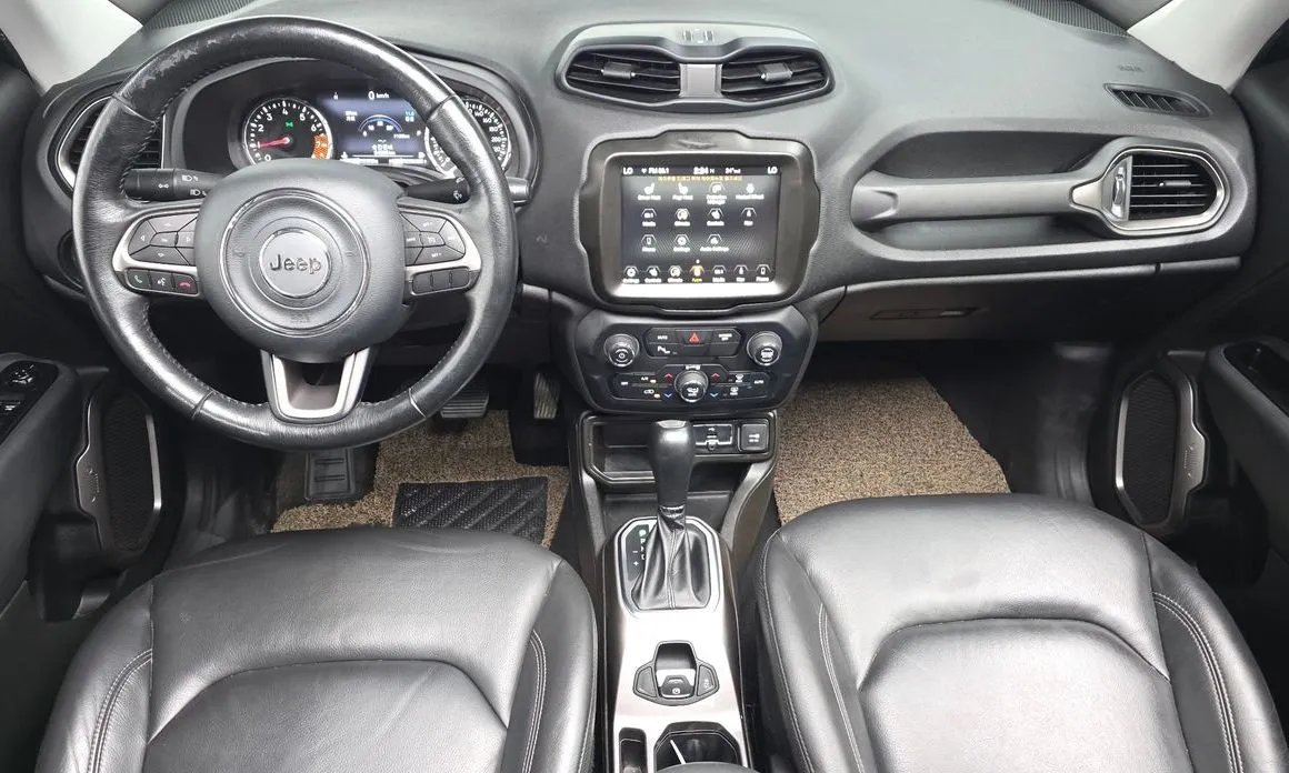Jeep Renegade — фото 10