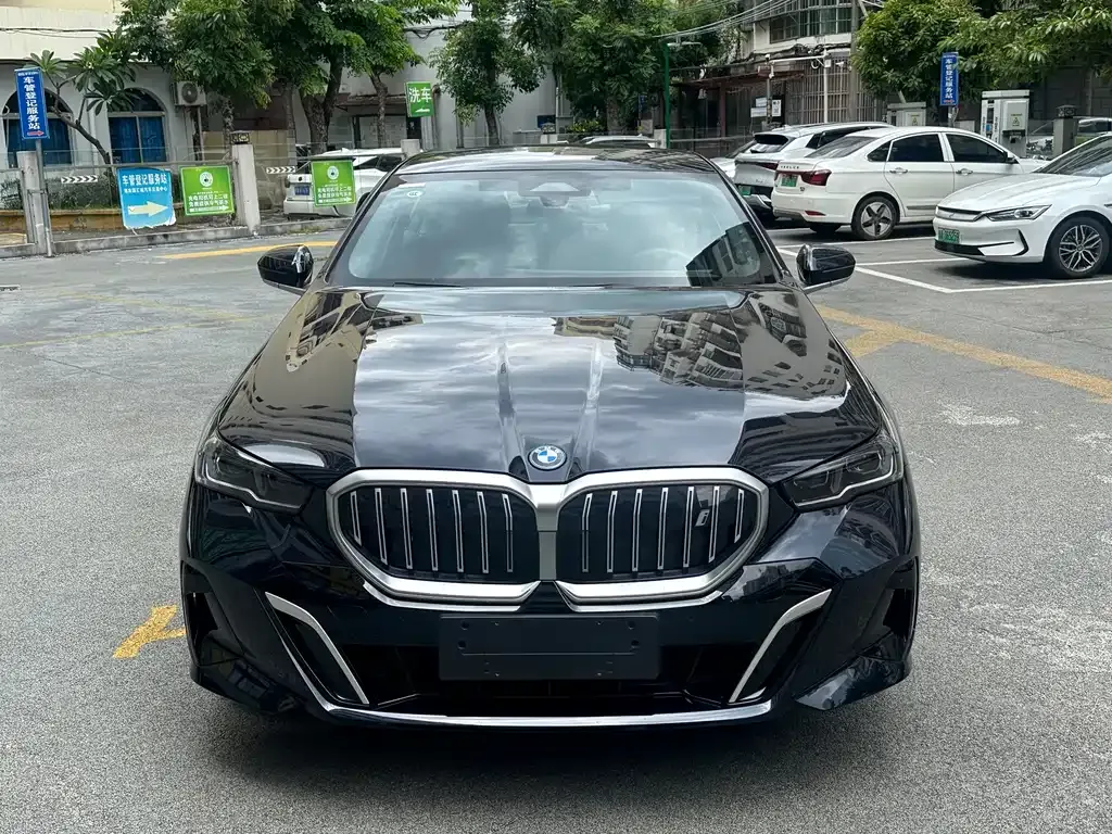 BMW i5 — фото 10