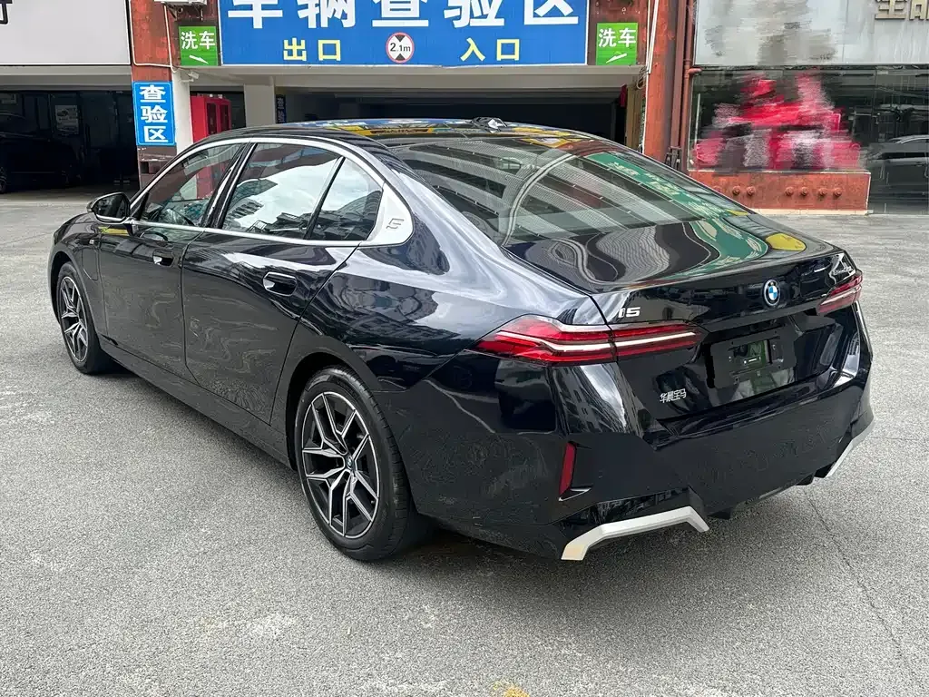BMW i5 — фото 9
