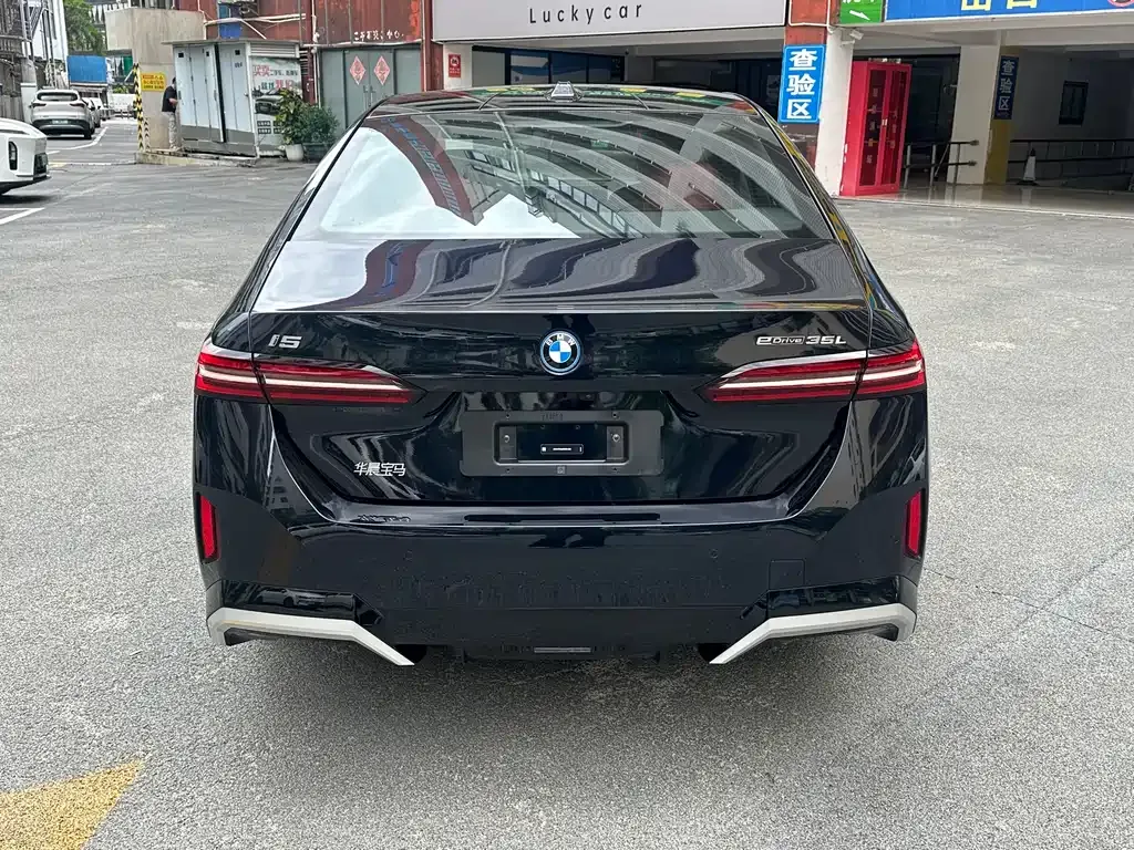 BMW i5 — фото 5