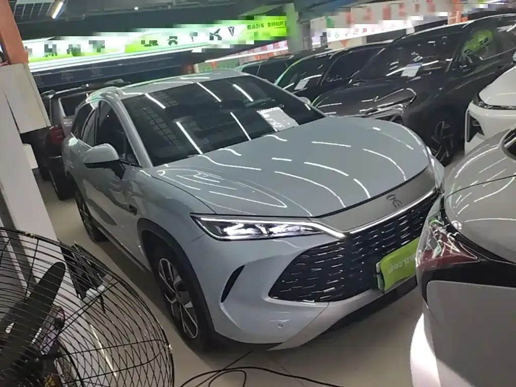 BYD L DM-i — фото 3