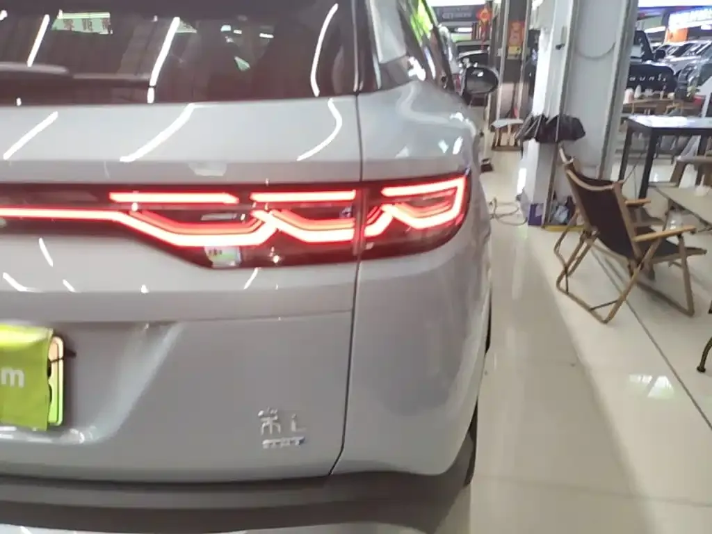 BYD L DM-i — фото 10