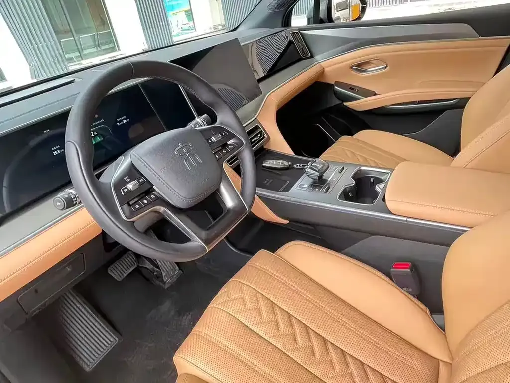 BYD L DM-i — фото 3