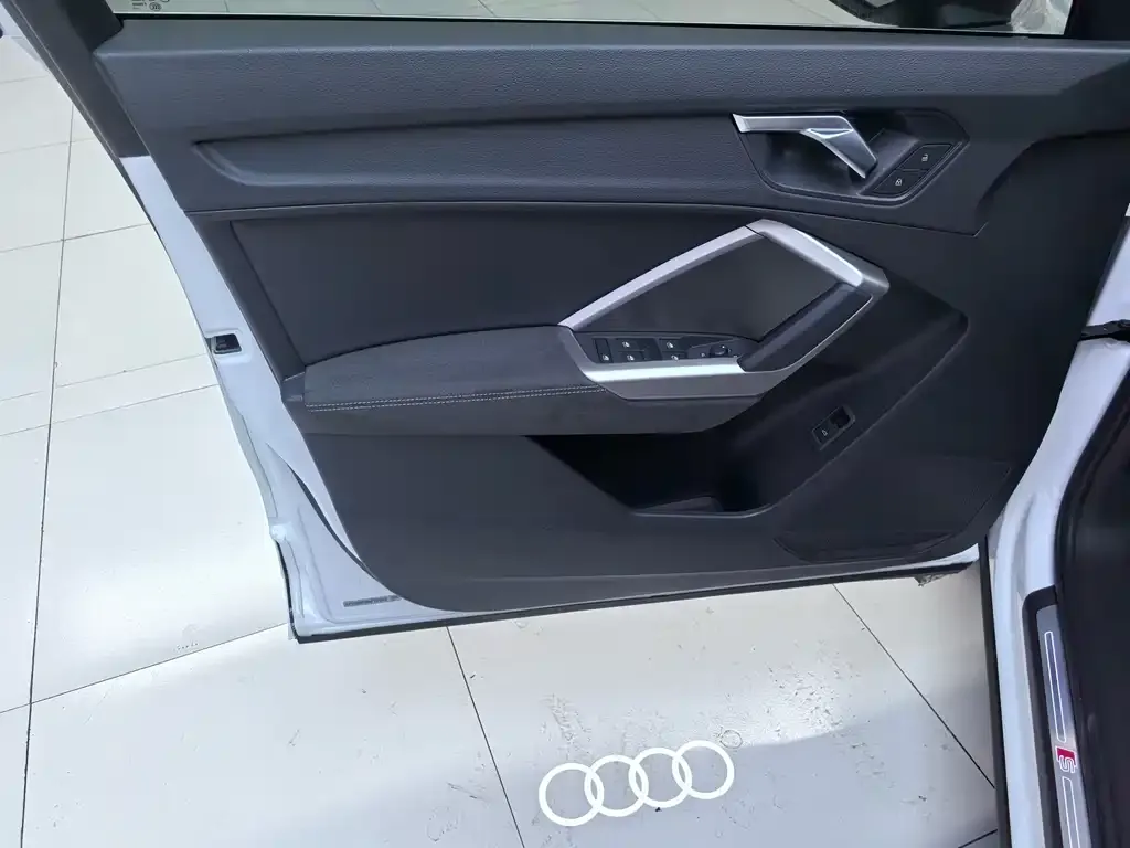 Audi Q3 — фото 6