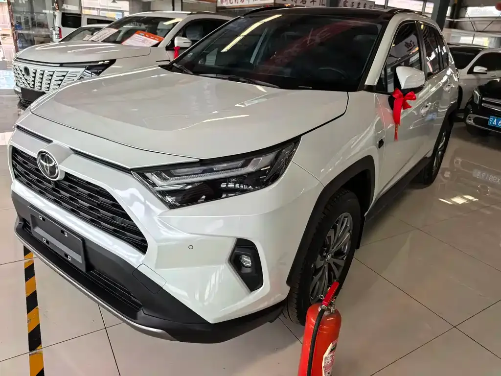 Toyota RAV4 — фото 1