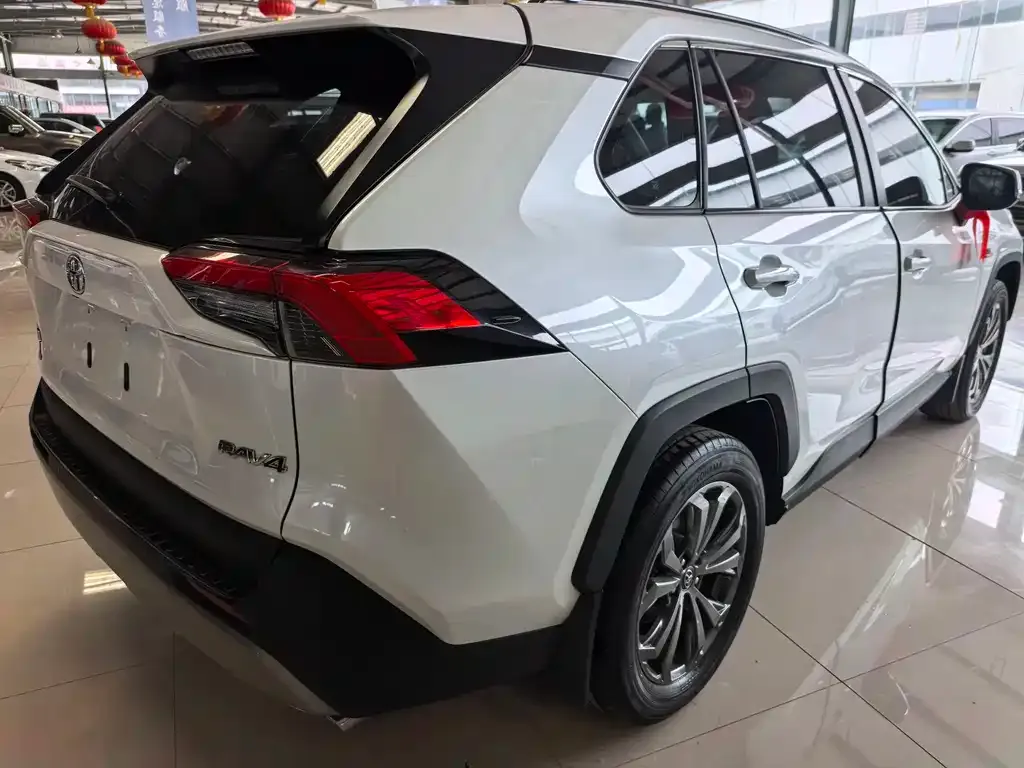 Toyota RAV4 — фото 6
