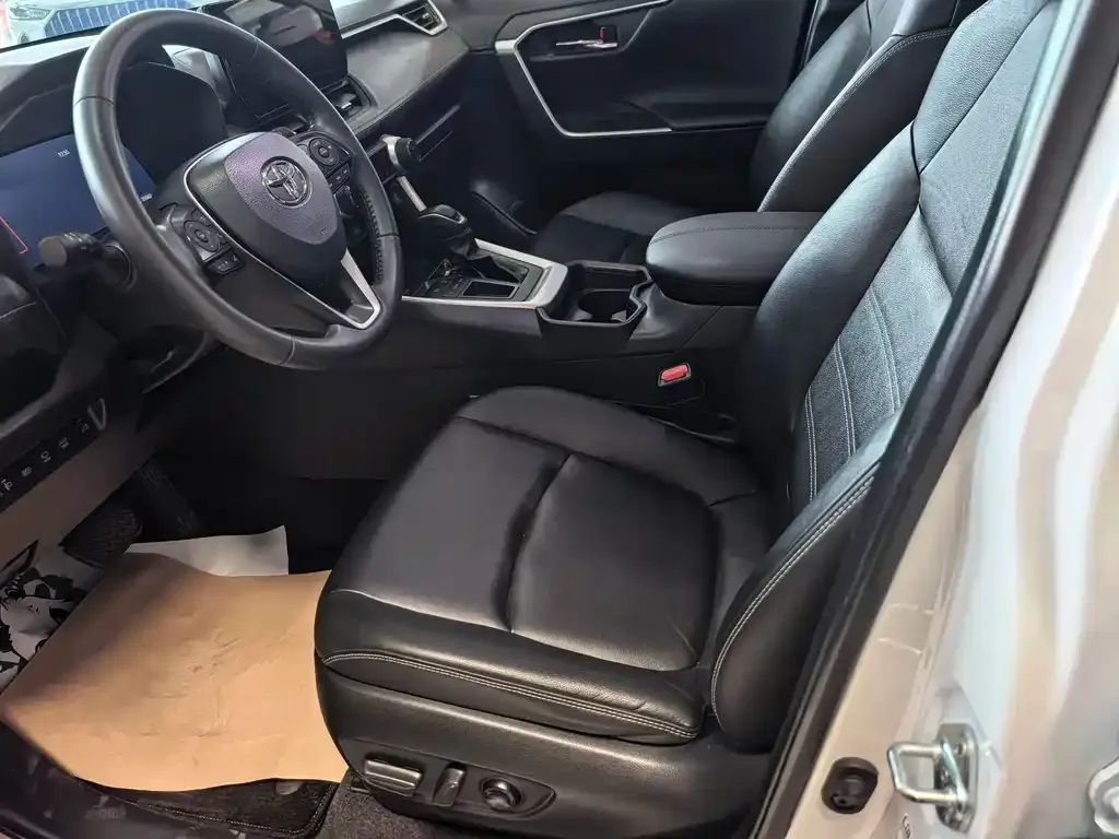 Toyota RAV4 — фото 10