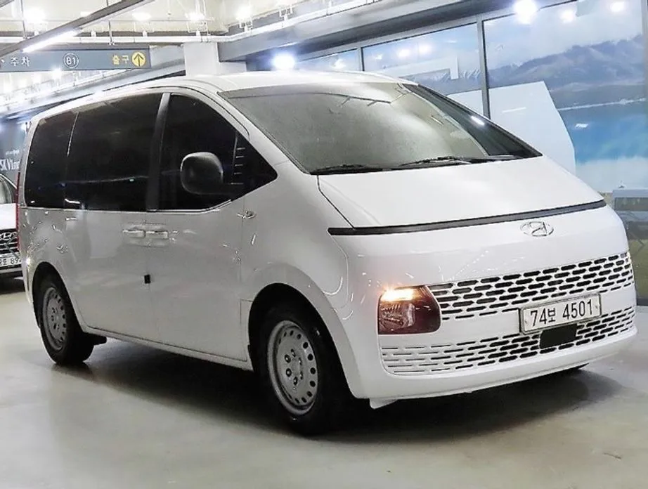 Hyundai Staria — фото 1