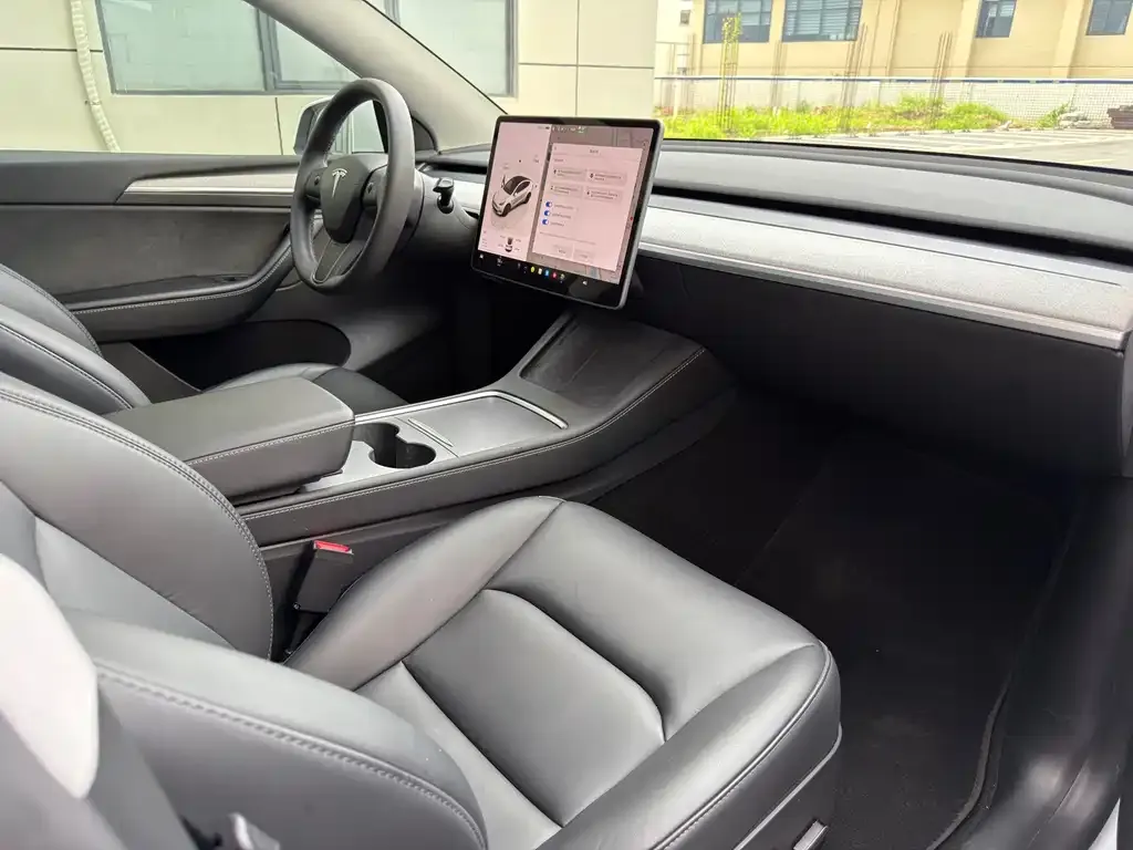 Tesla Model Y — фото 3