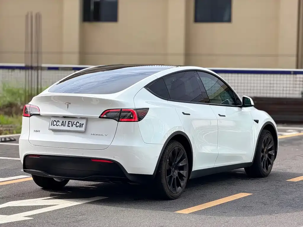 Tesla Model Y — фото 7