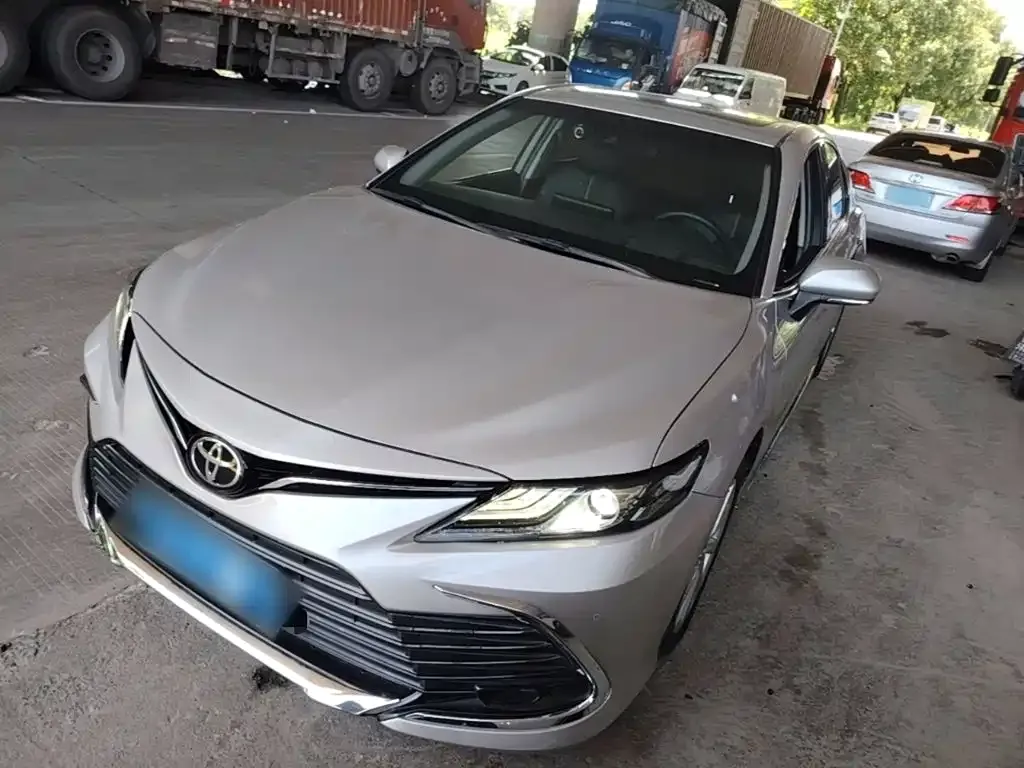 Toyota Camry — фото 10