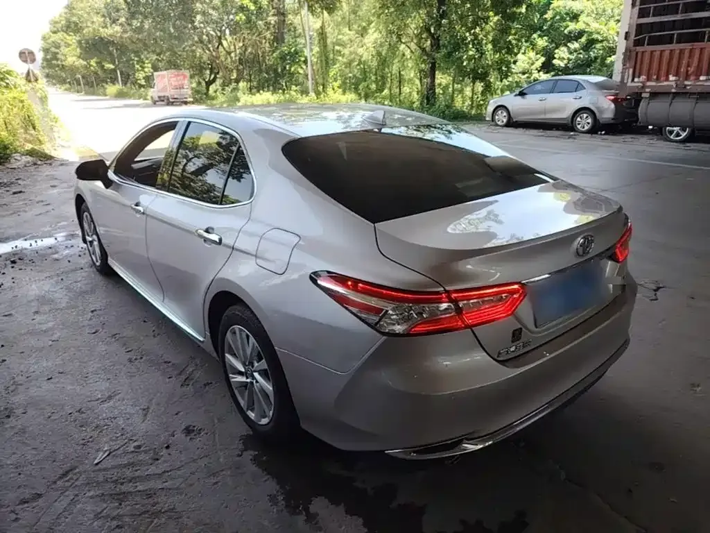 Toyota Camry — фото 7
