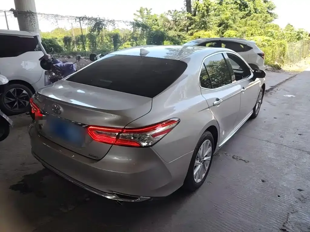 Toyota Camry — фото 5