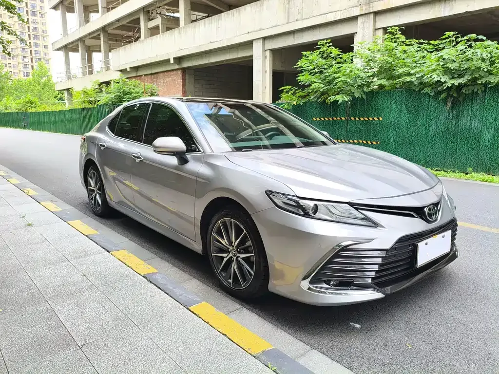 Toyota Camry — фото 8