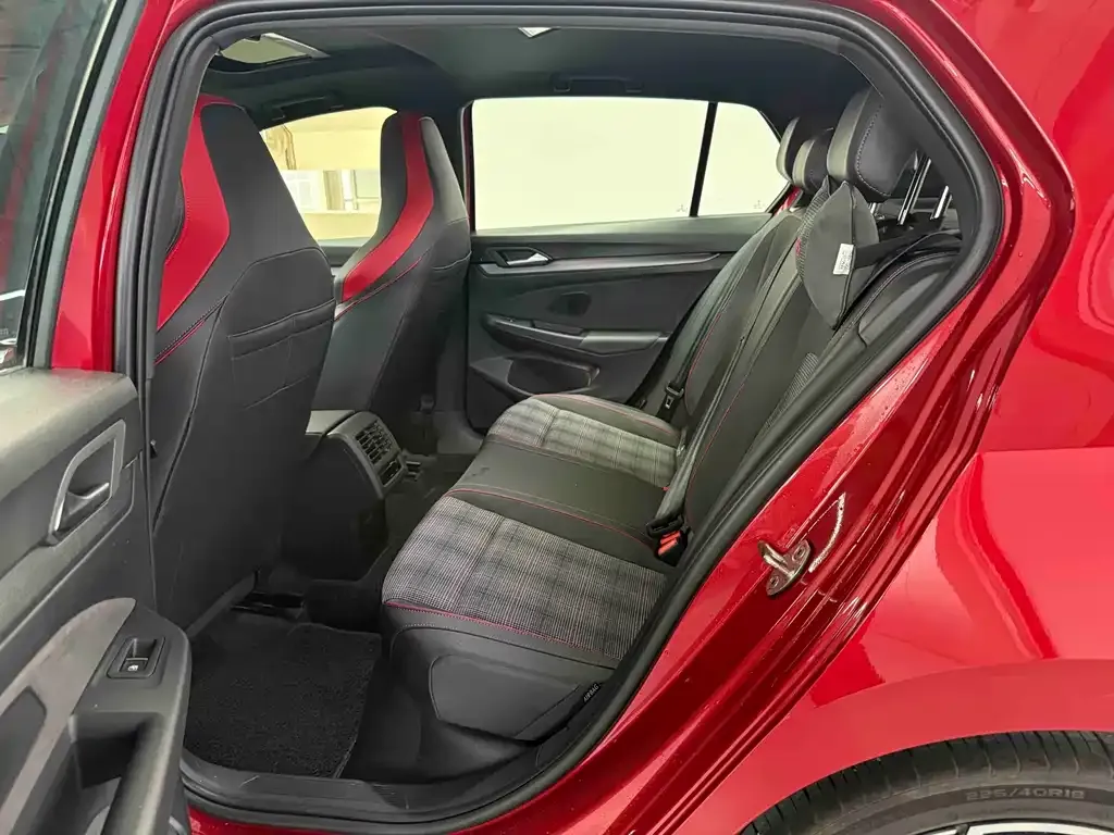 Volkswagen Golf GTI — фото 4