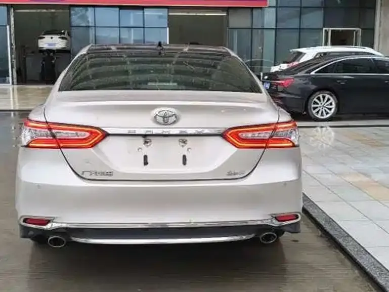 Toyota Camry — фото 4
