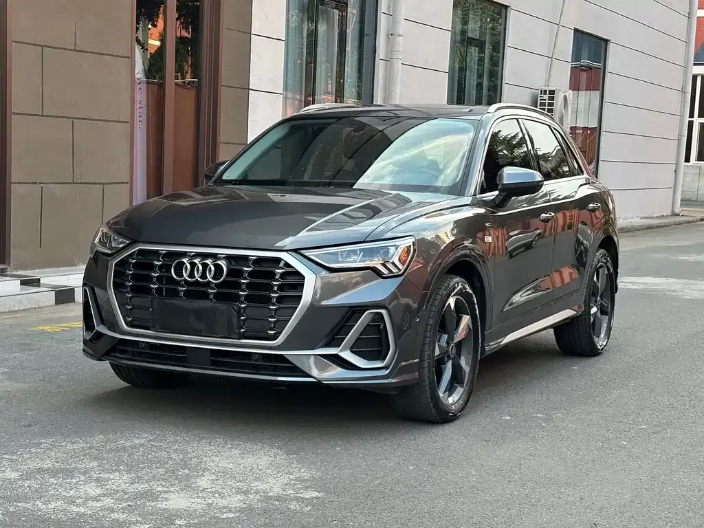 Audi Q3 — фото 1