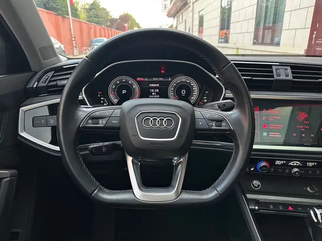 Audi Q3 — фото 4