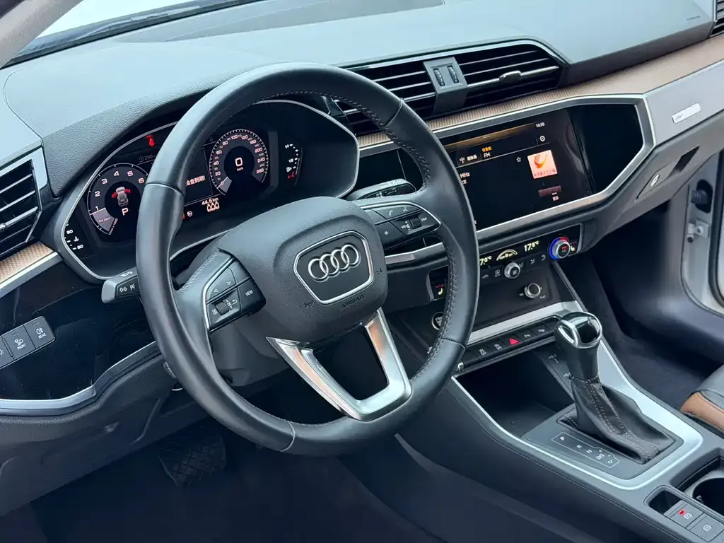 Audi Q3 — фото 5