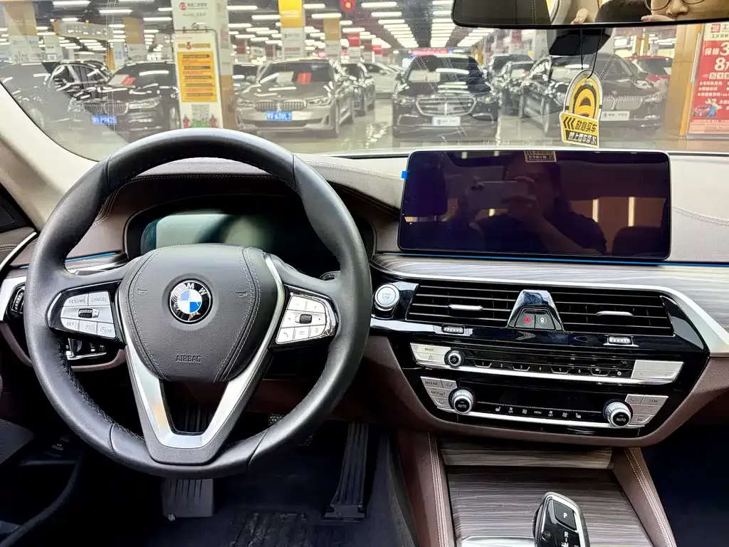 BMW 5 Series New Energy — фото 3