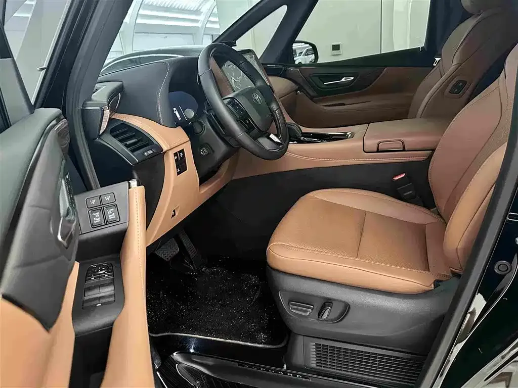 Toyota Alphard — фото 10