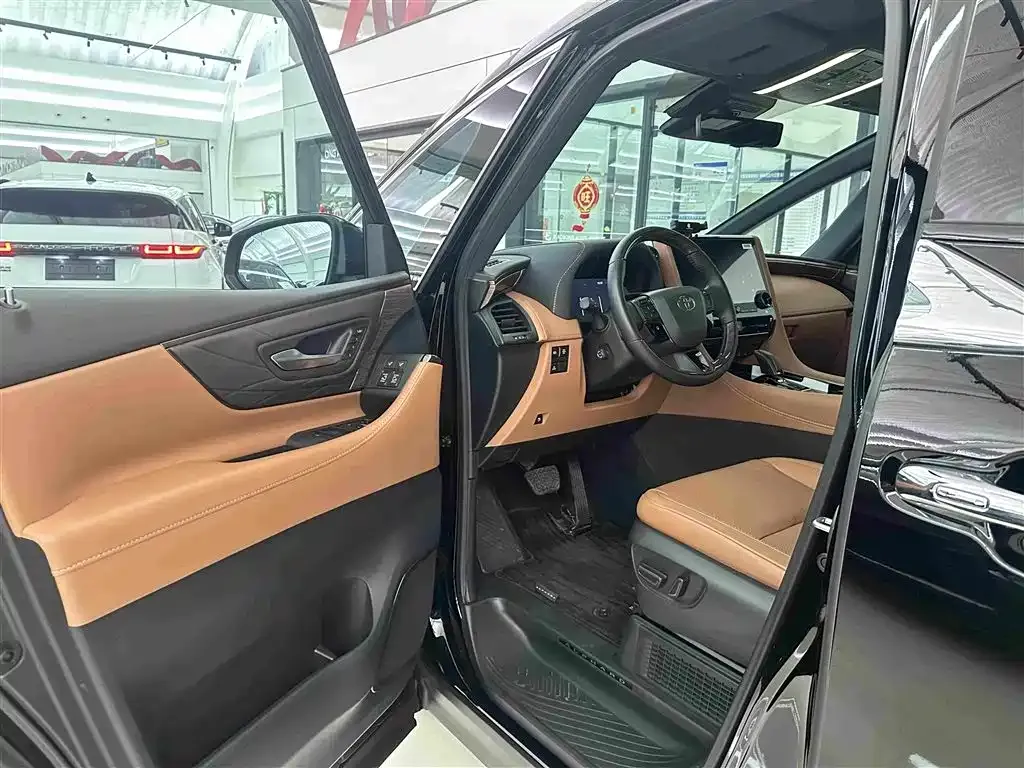 Toyota Alphard — фото 3