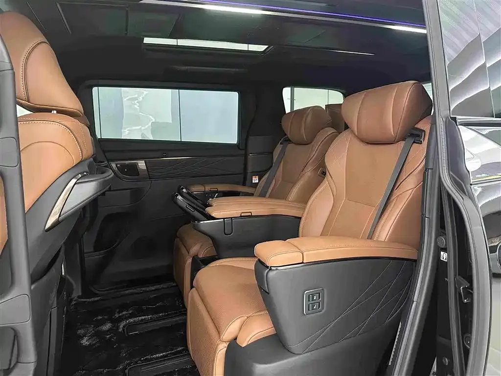 Toyota Alphard — фото 5