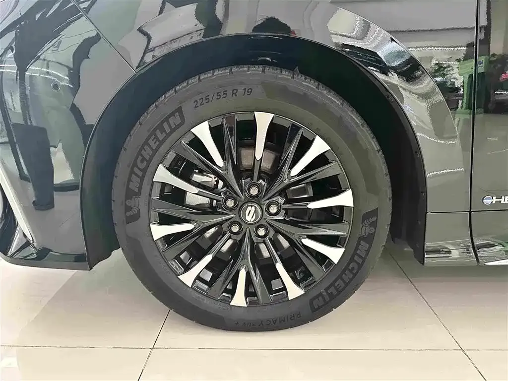 Toyota Alphard — фото 7