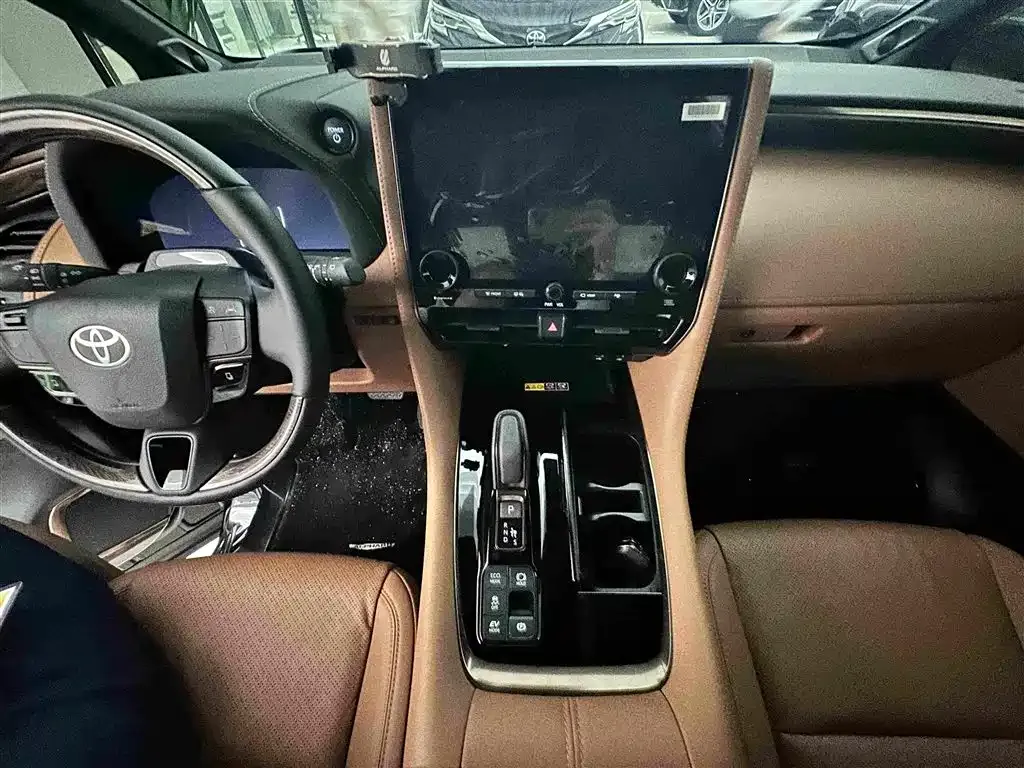 Toyota Alphard — фото 8