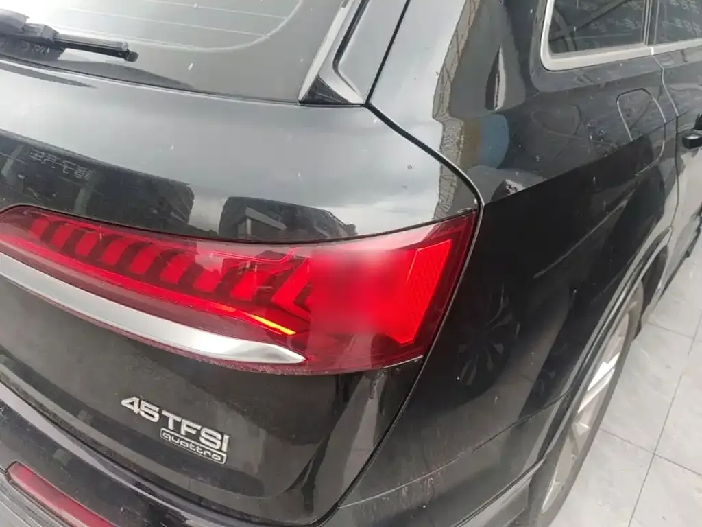 Audi Q7 2024 из CN, фото 8