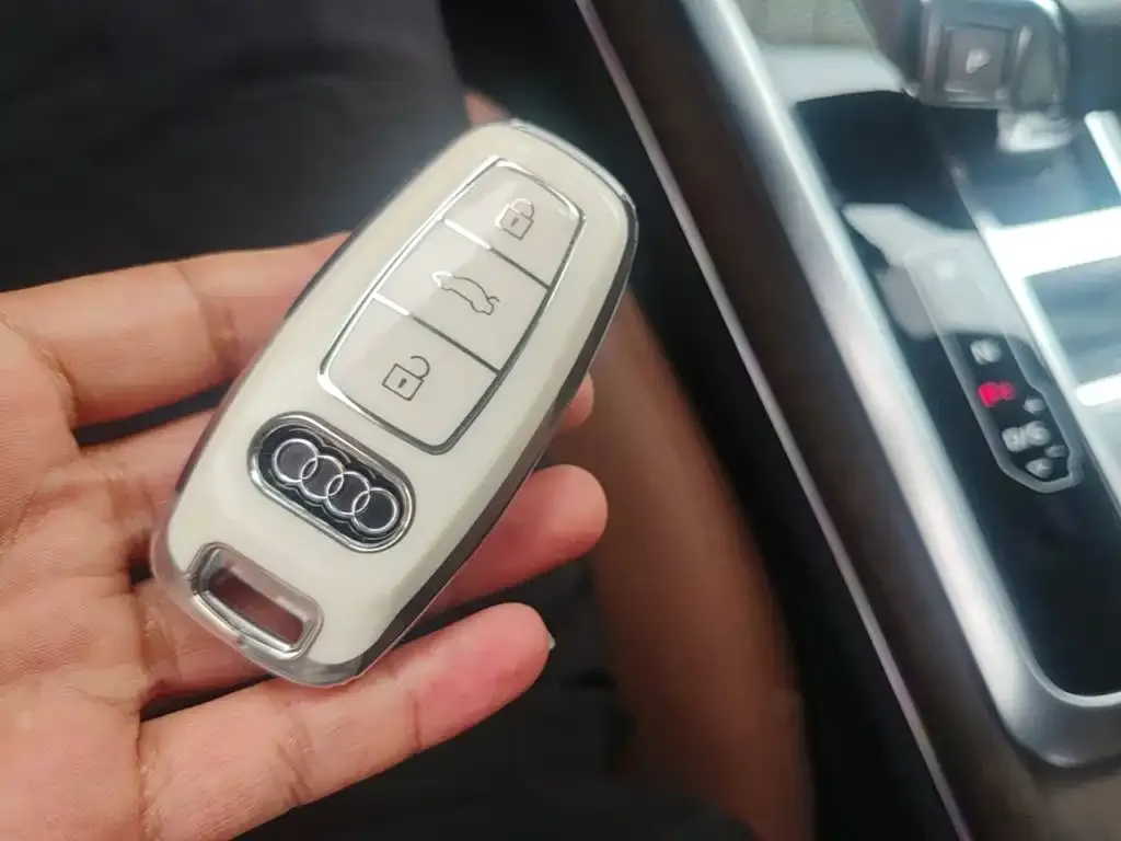Audi Q7 2024 из CN, фото 3