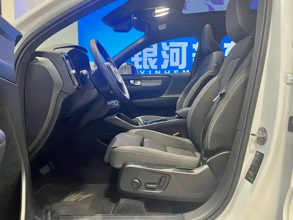 Volvo XC40 2023 из CN, фото 3