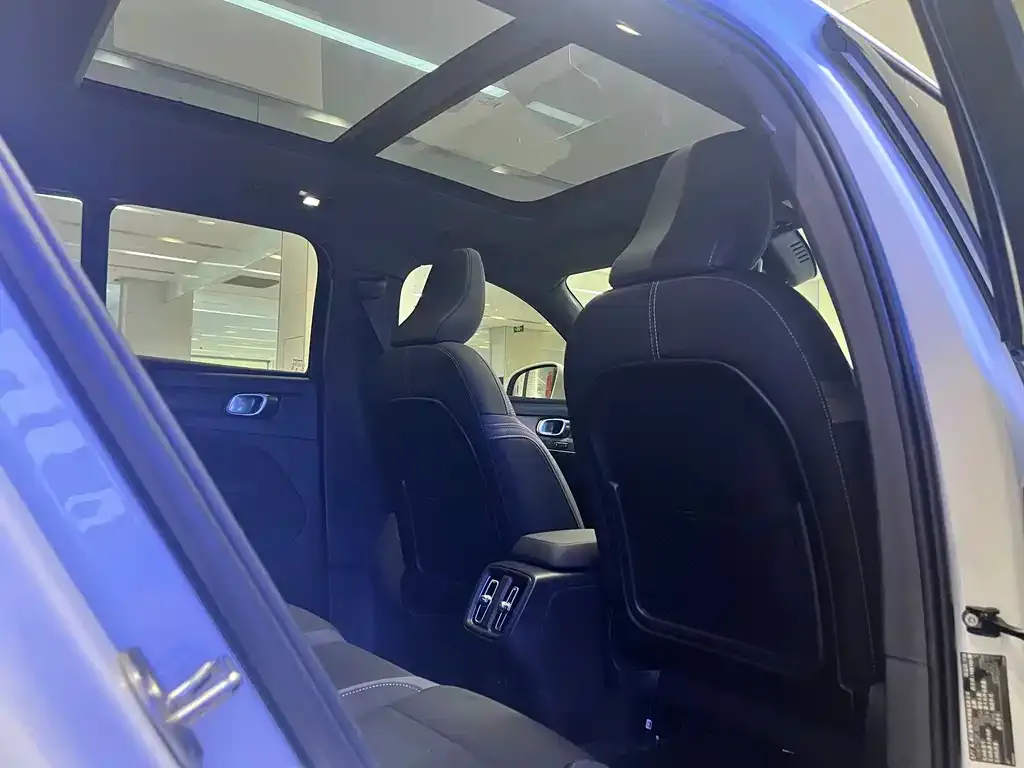 Volvo XC40 2023 из CN, фото 5