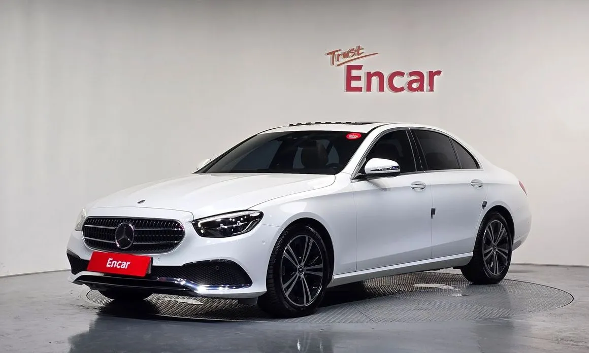 Mercedes-Benz E-Class — фото 1