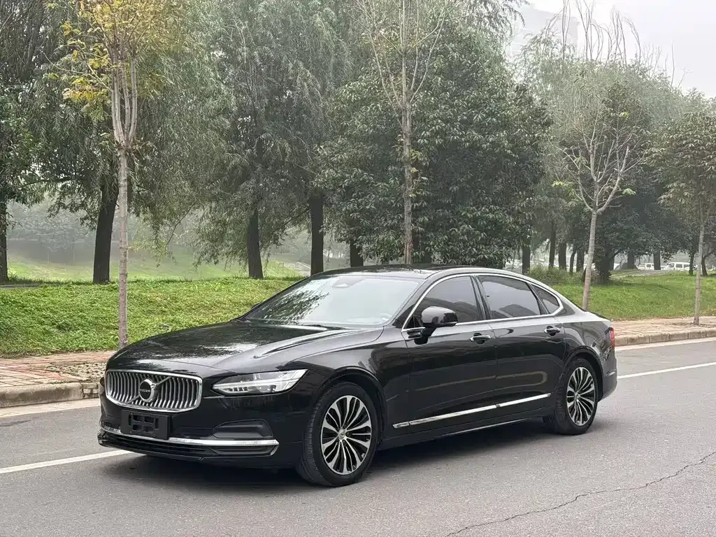 Volvo S90 — фото 1