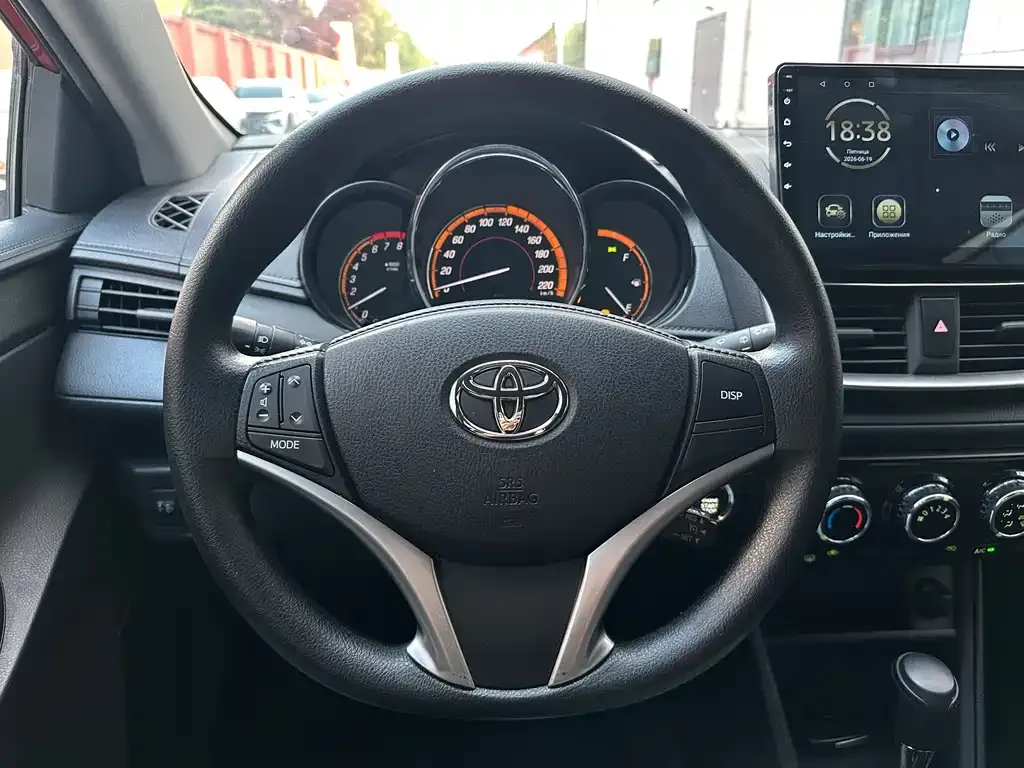 Toyota Yaris L — фото 7